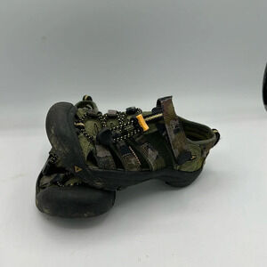 kids camouflage Keen sandals size 11